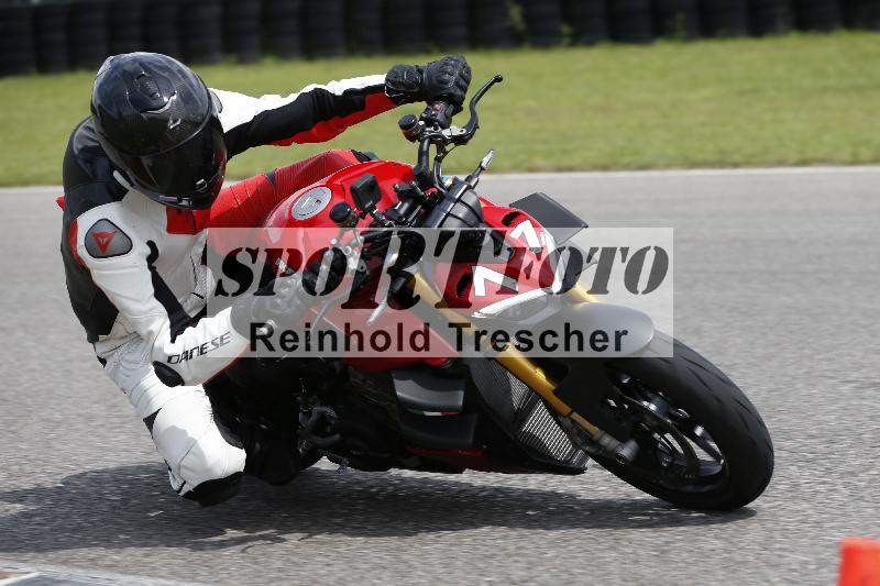 /Archiv-2024/29 12.06.2024 MOTO.CH Track Day ADR/Gruppe blau/71